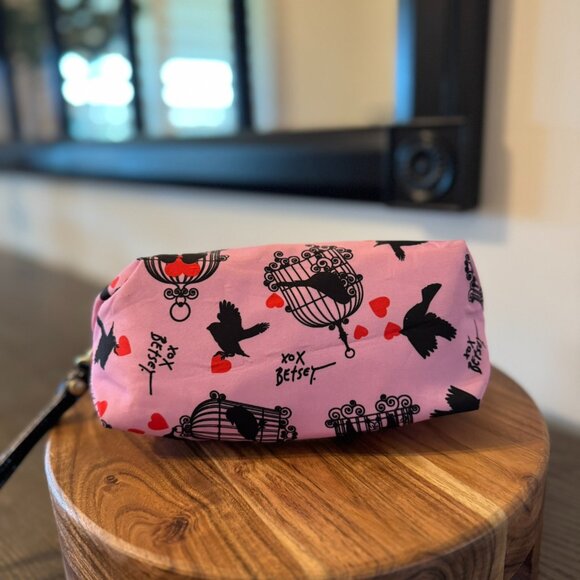 Betsey Johnson Pink Love Birds & Hearts Wristlet Purse / Small Bag - Picture 3 of 6